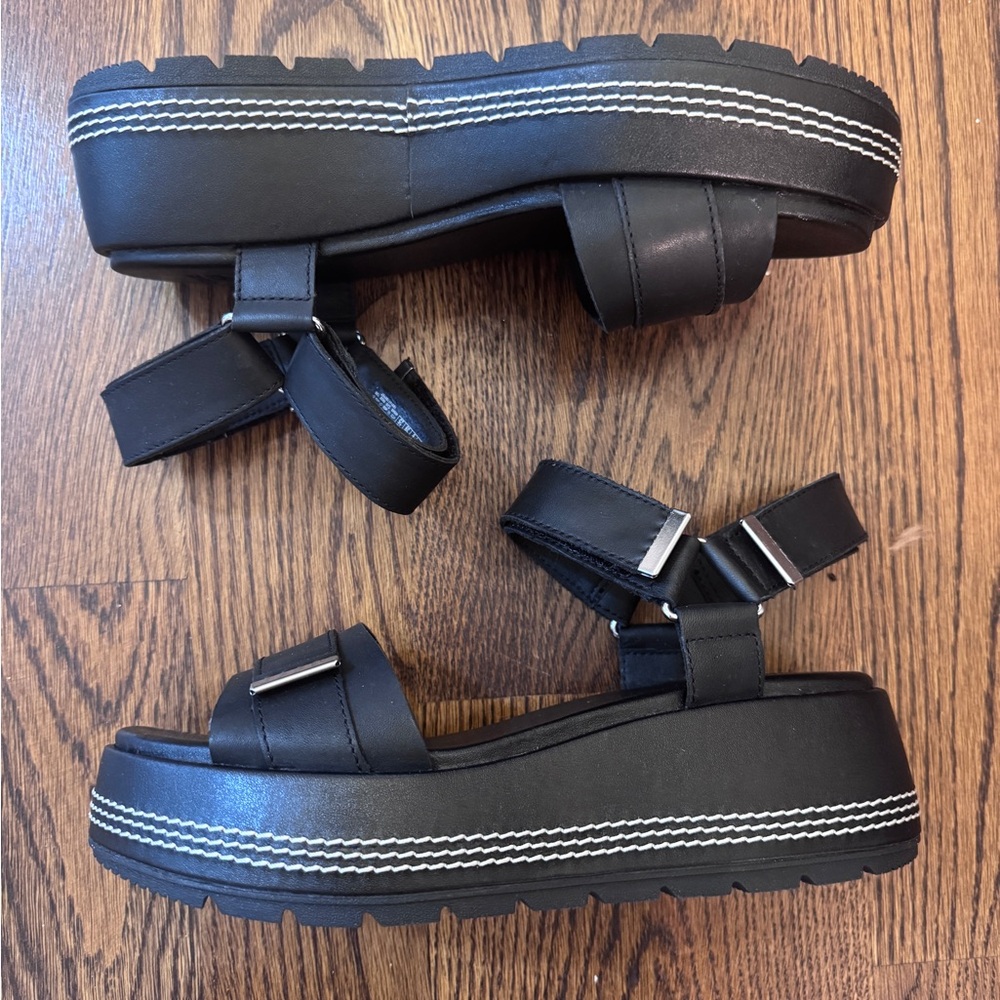 Sorel Sunpeak™ Platform Y-Strap Women's Sandal, new in box